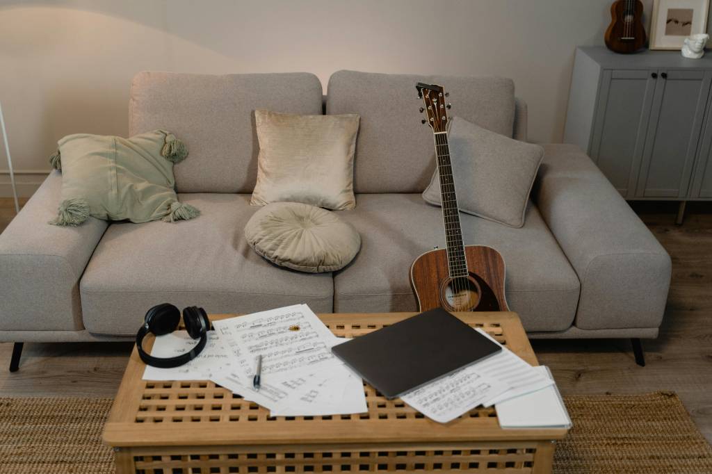 Aménager un studio avec un canapé convertible 3 places : idées et astuces